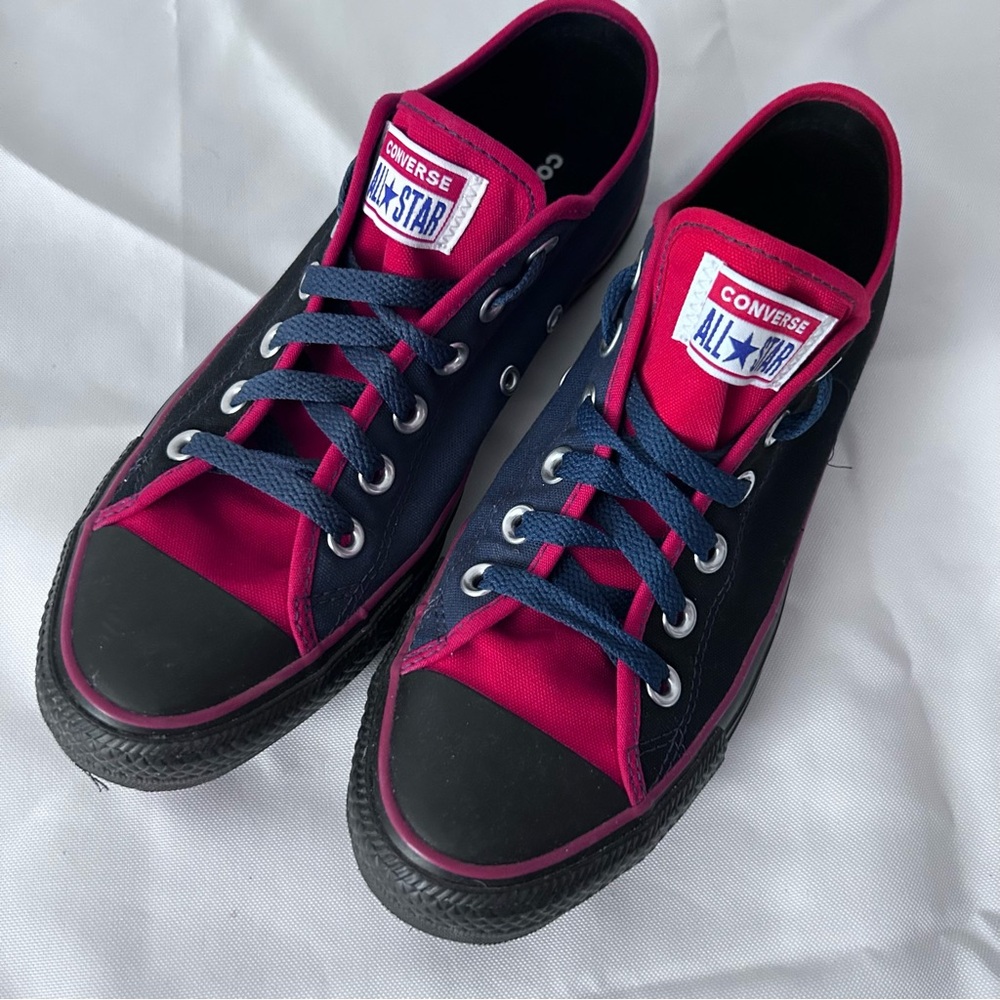 Converse All Star Blue & Red Low Tops  Mens 6.5 / Womens 8.5